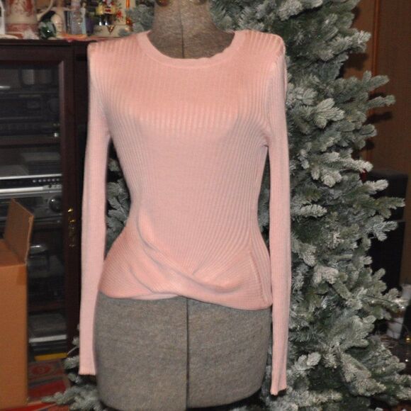 2/$10 Pink Knotted Long Sleeved Sweater (see measurements) BUNDLE ONLY - Picture 1 of 3